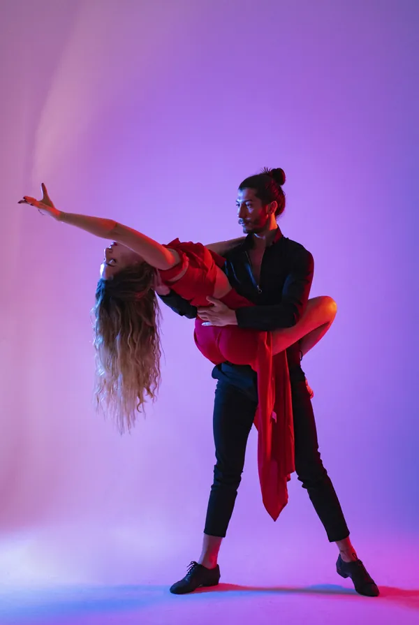 Pareja bailando bachata